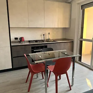 Deluxe Comfortable With Balconie Castellanza